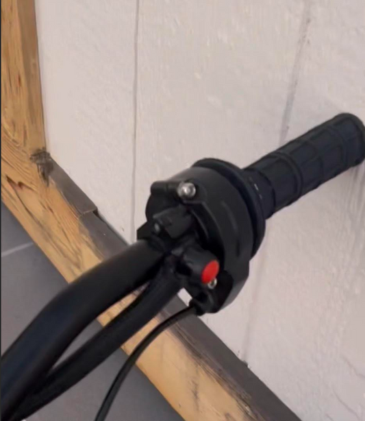 Plug and play macfox/super Surron throttle(PRE ORDER)