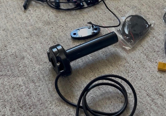 Plug and play tuttio surron throttle(WITH DISPLAY)